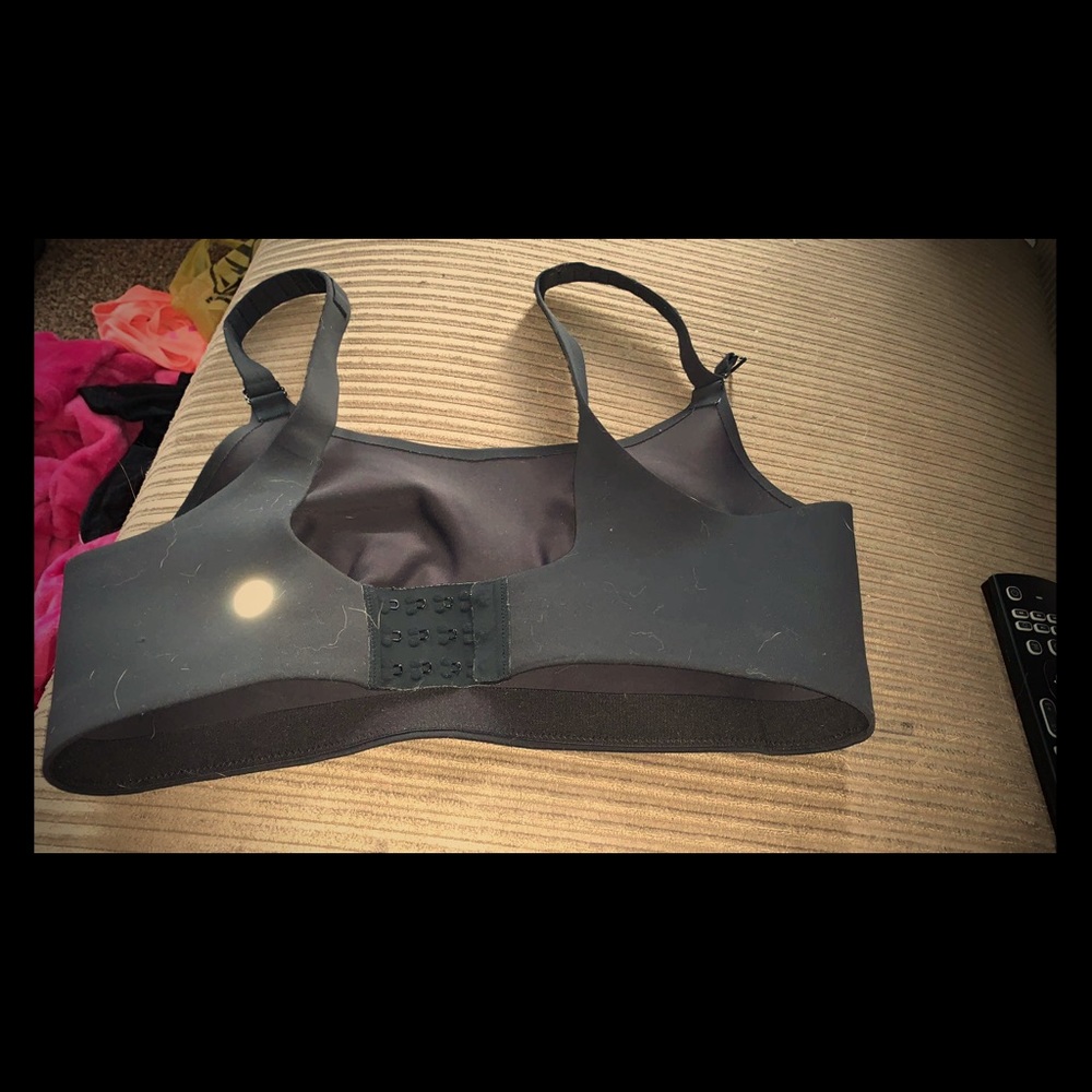 Black lululemon sports bra